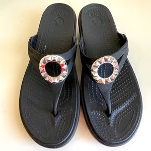 CROCS Sanrah Wedge Sandal Size 8